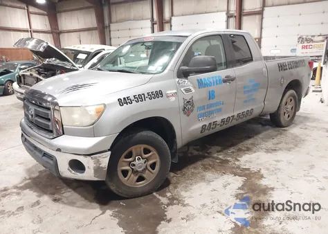 2010 Toyota Tundra Grade 5.7L V8 из США, поврежденный, VIN 5TFUY5F15AX106931